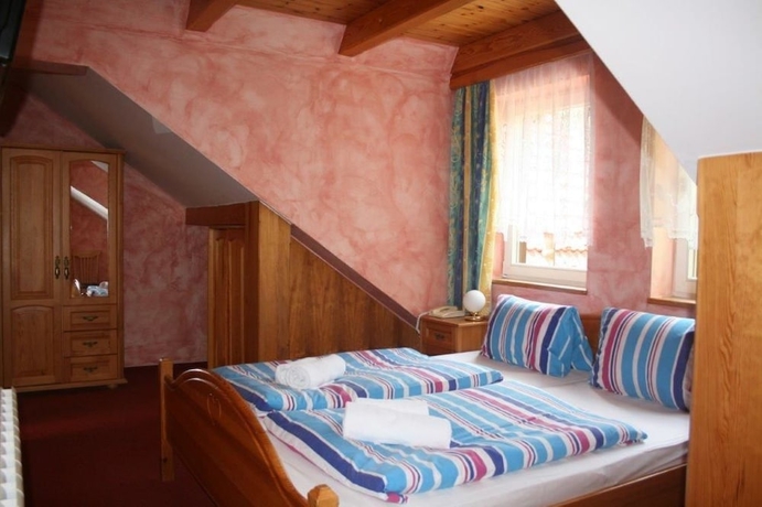 Imagen de la habitación del Hotel Krist&yacute;na. Foto 9