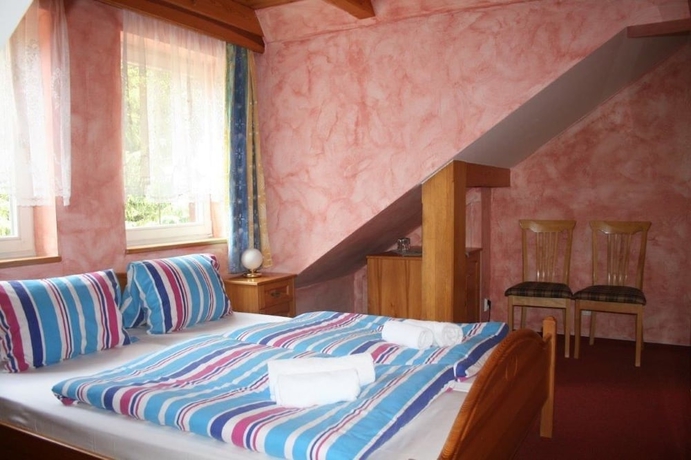 Imagen de la habitación del Hotel Krist&yacute;na. Foto 10