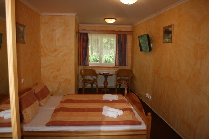 Imagen de la habitación del Hotel Krist&yacute;na. Foto 11