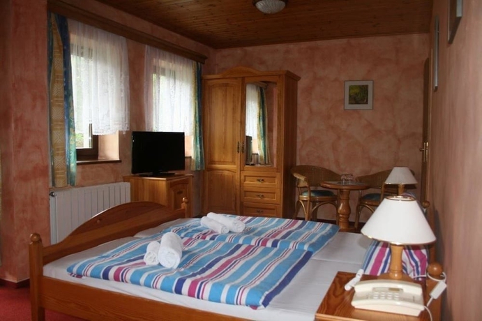 Imagen de la habitación del Hotel Krist&yacute;na. Foto 13