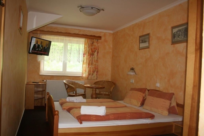 Imagen de la habitación del Hotel Krist&yacute;na. Foto 14