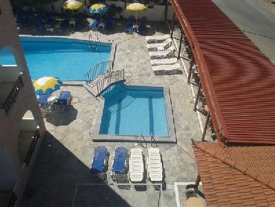 Imagen de la piscina del Hotel Krits Apartments. Foto 6