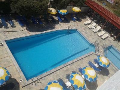 Imagen de la piscina del Hotel Krits Apartments. Foto 7