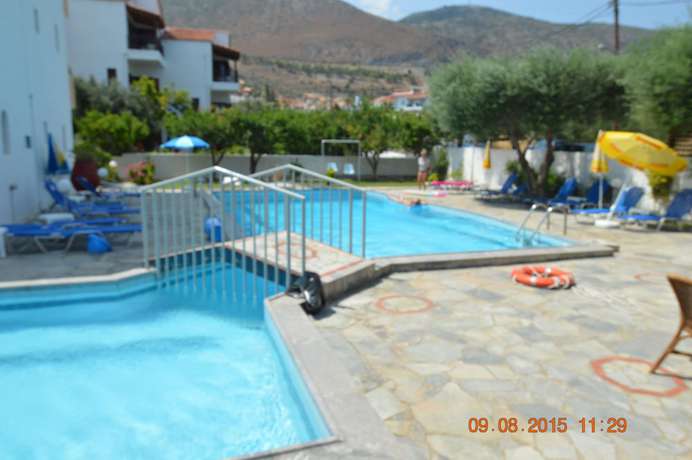Imagen de la piscina del Hotel Krits. Foto 20