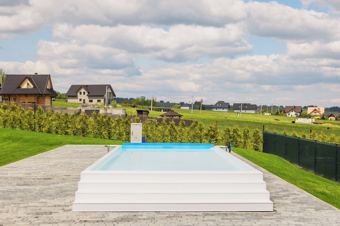 Imagen de la piscina del Hotel Krokusowa Dolina Wioska Pod Tatrami. Foto 16