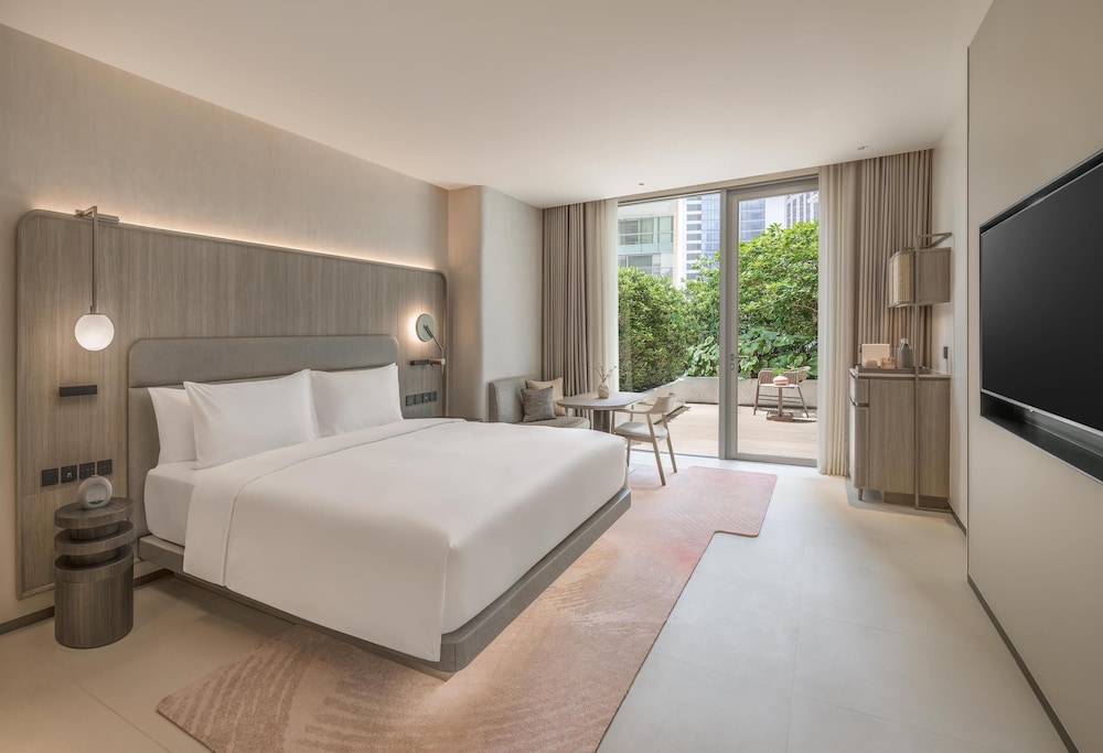 Imagen de la habitación del Hotel Kromo Bangkok, Curio Collection By Hilton. Foto 7