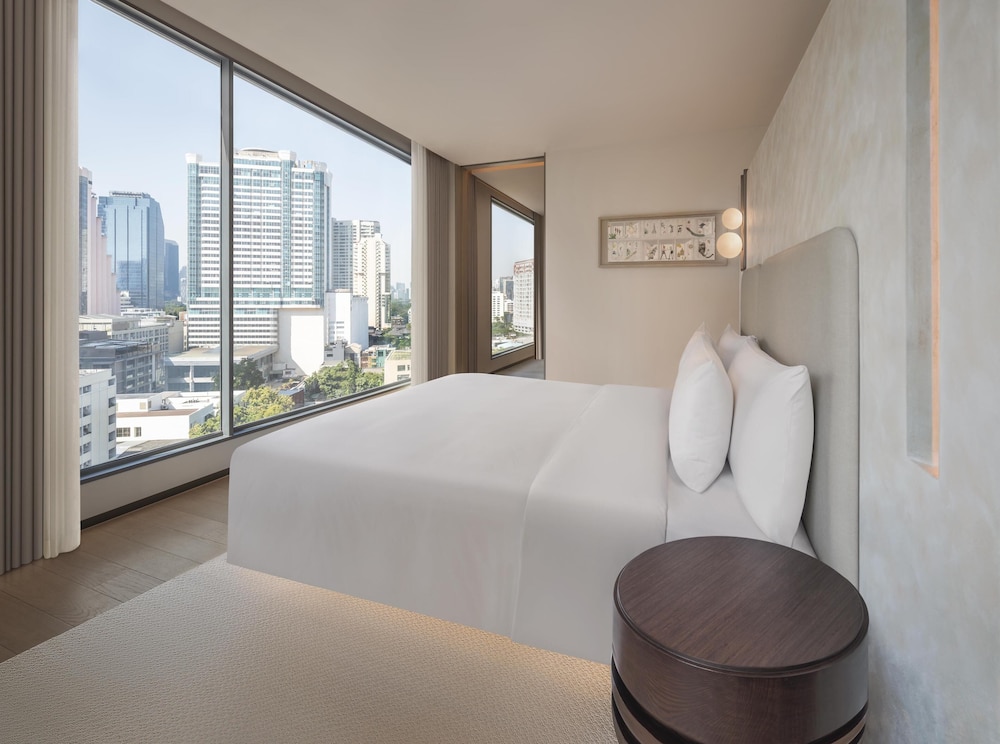 Imagen de la habitación del Hotel Kromo Bangkok, Curio Collection By Hilton. Foto 8