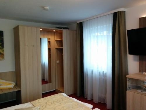 Imagen de la habitación del Hotel Krone, Baiersbronn. Foto 7
