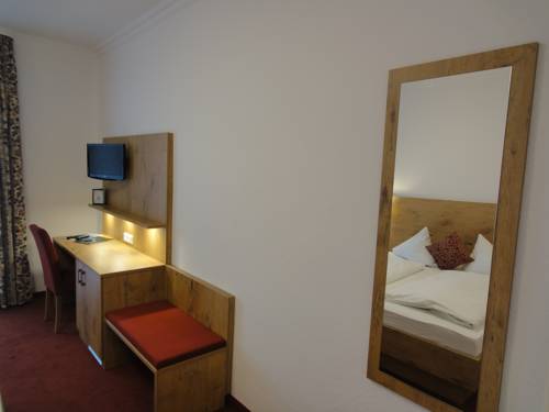 Imagen de la habitación del Hotel Krone, Rielasingen-Worblingen. Foto 11