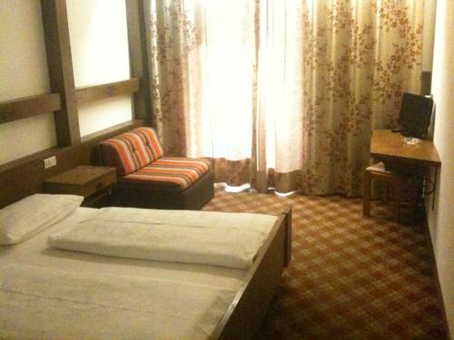 Imagen de la habitación del Hotel Krone, San Lorenzo di Sebato. Foto 11