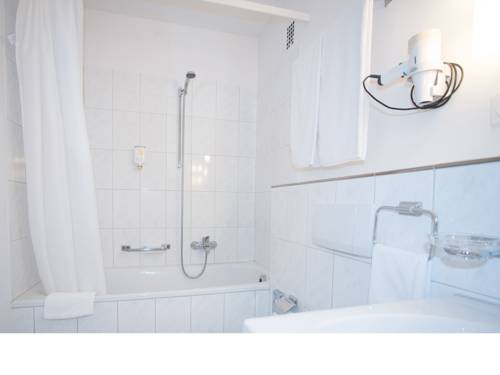 Imagen de la habitación del Hotel Kronenhof, SCHAFFHAUSEN. Foto 5