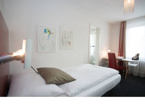 Imagen de la habitación del Hotel Kronenhof, SCHAFFHAUSEN. Foto 15