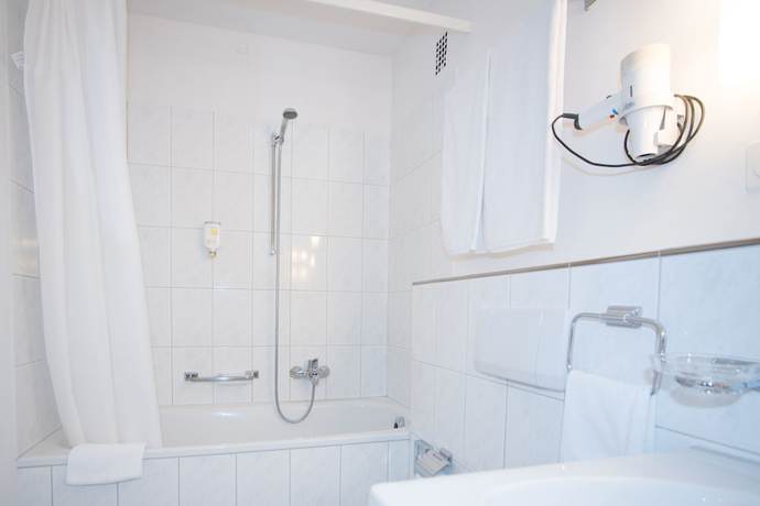 Imagen de la habitación del Hotel Kronenhof, SCHAFFHAUSEN. Foto 1