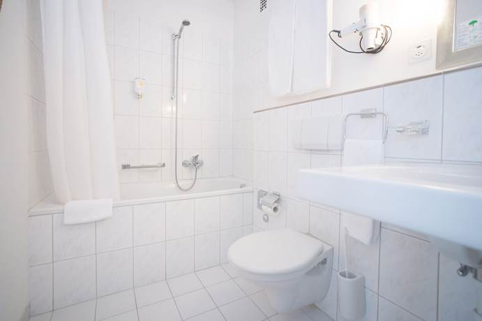 Imagen de la habitación del Hotel Kronenhof, SCHAFFHAUSEN. Foto 5