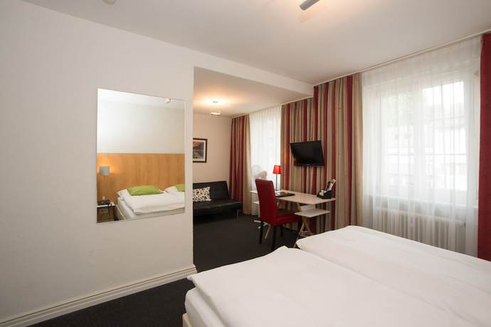 Imagen de la habitación del Hotel Kronenhof, SCHAFFHAUSEN. Foto 8