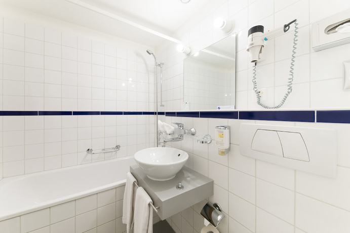 Imagen de la habitación del Hotel Kronenhof, SCHAFFHAUSEN. Foto 12