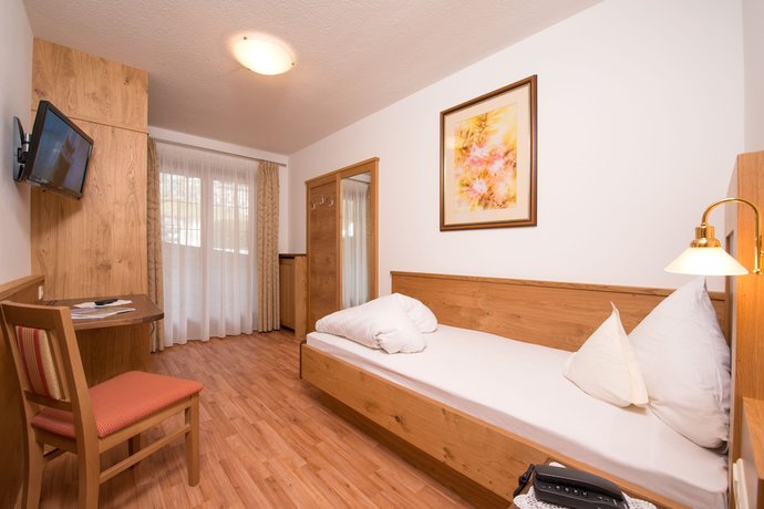 Imagen de la habitación del Hotel Kronhof. Foto 17