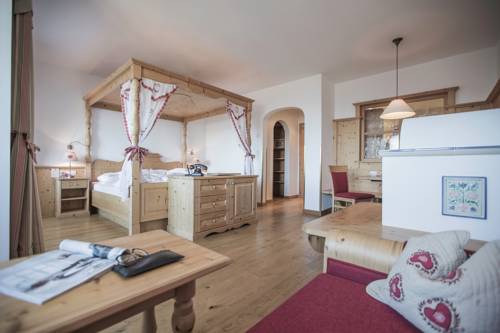 Imagen de la habitación del Hotel Kronplatz-resort Berghotel Zirm. Foto 4