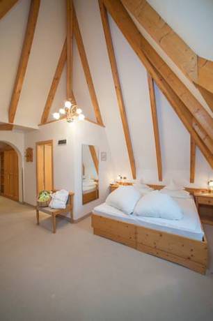 Imagen de la habitación del Hotel Kronplatz-resort Berghotel Zirm. Foto 12