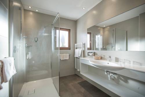 Imagen de la habitación del Hotel Kronplatz-resort Berghotel Zirm. Foto 13