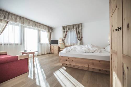 Imagen de la habitación del Hotel Kronplatz-resort Berghotel Zirm. Foto 16