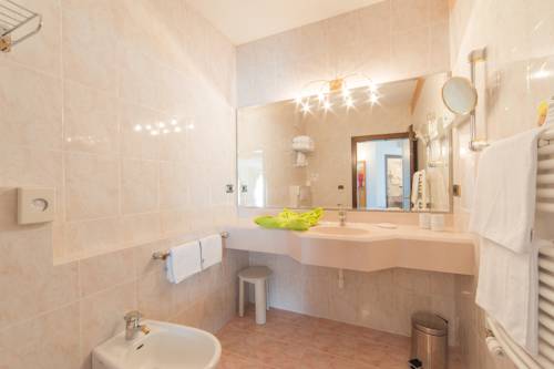 Imagen de la habitación del Hotel Kronplatz-resort Kristall. Foto 3