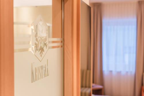Imagen de la habitación del Hotel Kronplatz-resort Kristall. Foto 7