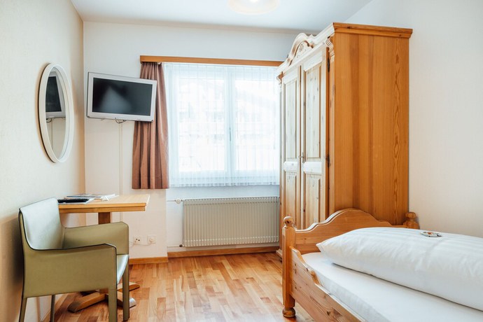 Imagen de la habitación del Hotel Kruezli. Foto 9