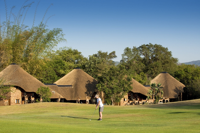 Imagen de los exteriores del Hotel Kruger Park Lodge. Foto 10