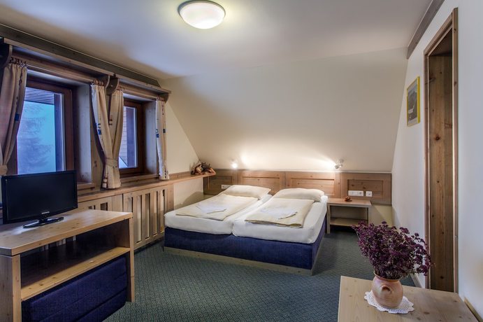 Imagen de la habitación del Hotel Krvavec. Foto 11