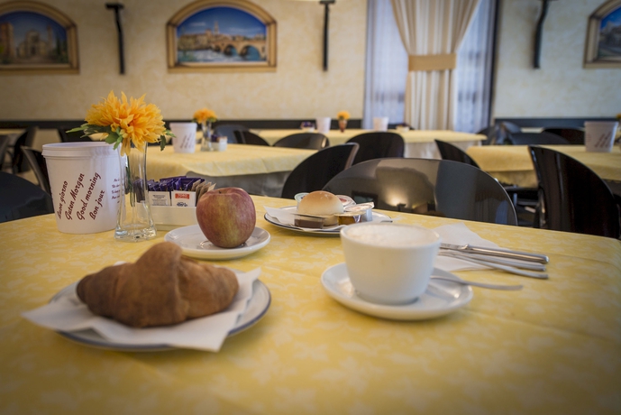 Imagen del bar/restaurante del Hotel Krystal, Bussolengo. Foto 2