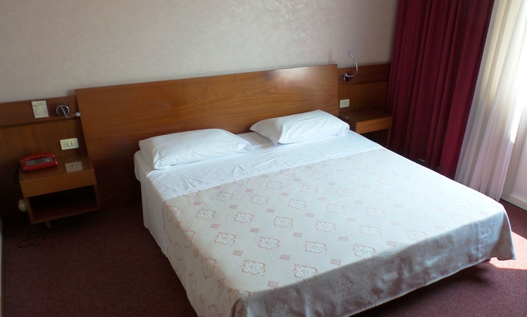 Imagen de la habitación del Hotel Krystal, Bussolengo. Foto 12