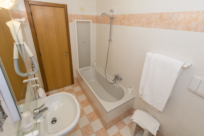 Imagen de la habitación del Hotel Krystal, Bussolengo. Foto 14