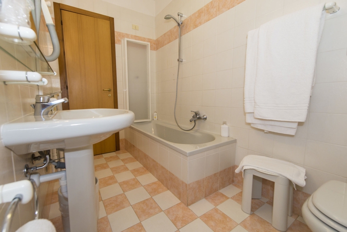 Imagen de la habitación del Hotel Krystal, Bussolengo. Foto 15