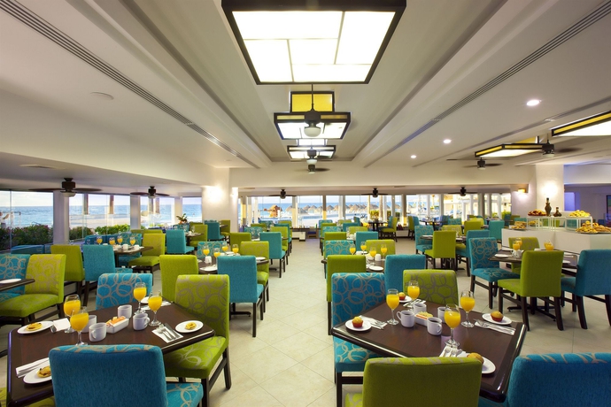 Imagen del bar/restaurante del Hotel Krystal Cancun. Foto 2