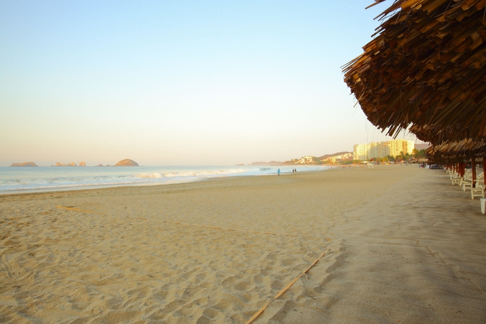Imagen de los exteriores del Hotel Krystal Ixtapa. Foto 10