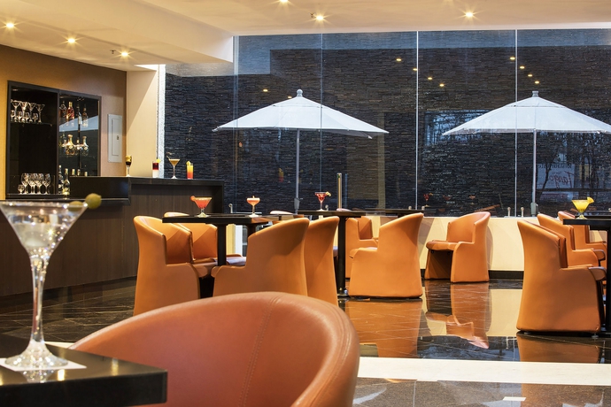 Imagen del bar/restaurante del Hotel Krystal Urban Aeropuerto Cd De Mexico. Foto 3