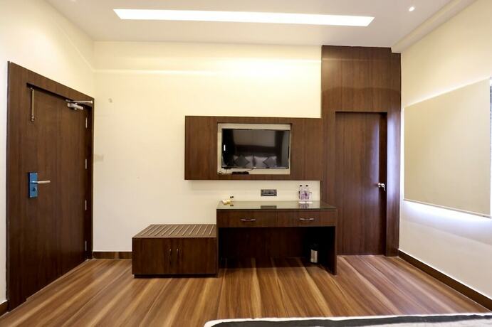 Imagen general del Hotel Ks Square And Banquets. Foto 3