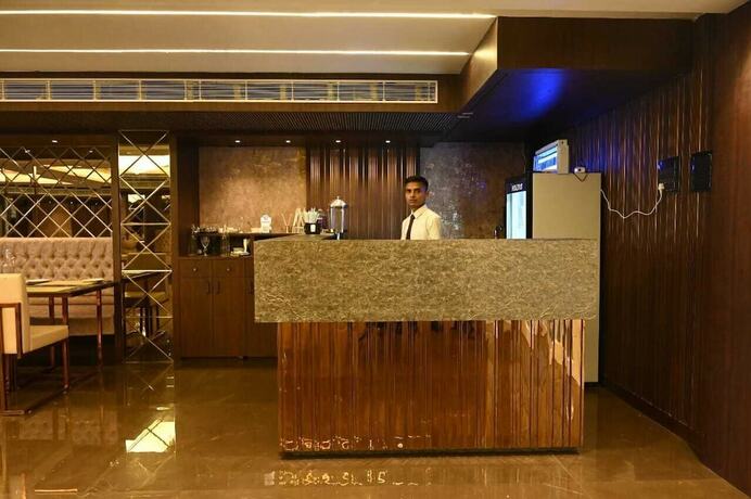 Imagen general del Hotel Ks Square And Banquets. Foto 5