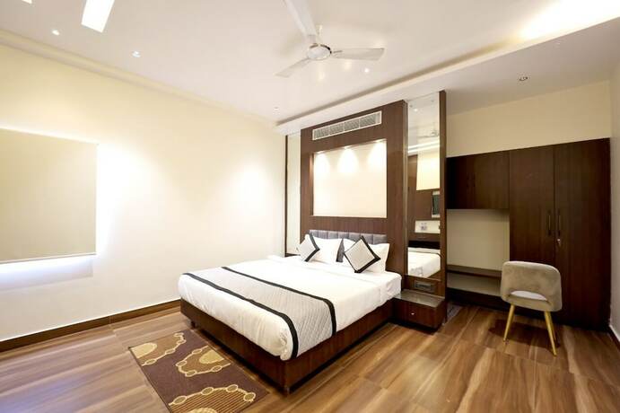 Imagen de la habitación del Hotel Ks Square And Banquets. Foto 10