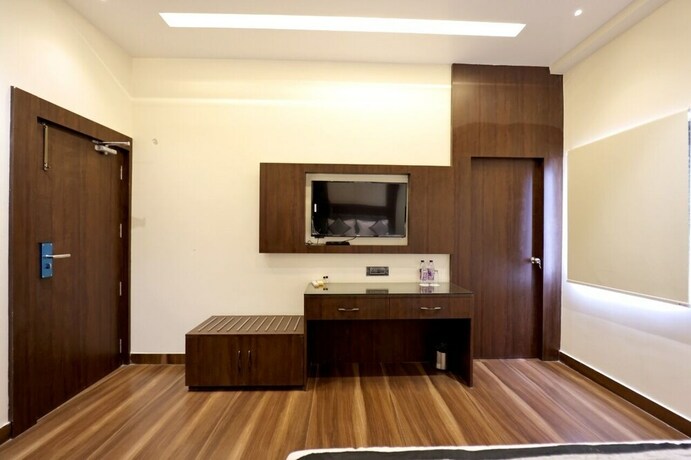 Imagen de la habitación del Hotel Ks Square And Banquets. Foto 18