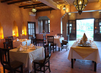 Imagen del bar/restaurante del Hotel Ksar Elkabbaba. Foto 2