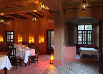 Imagen del bar/restaurante del Hotel Ksar Elkabbaba. Foto 3