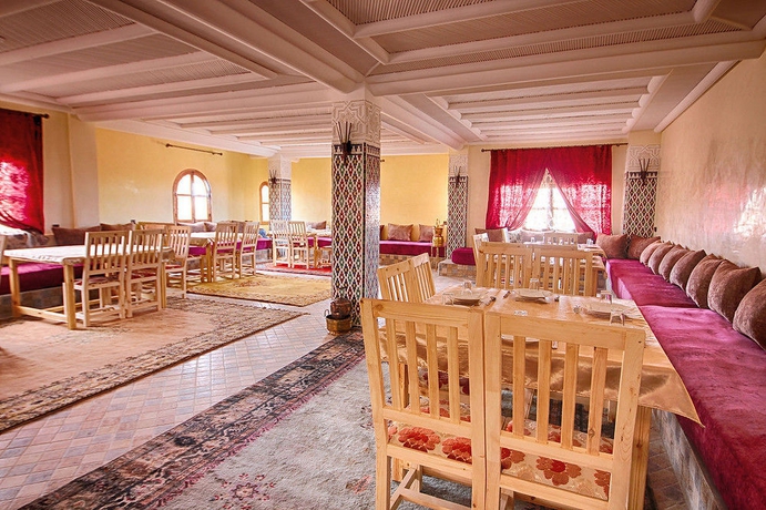 Imagen del bar/restaurante del Hotel Ksar Ljanoub. Foto 2