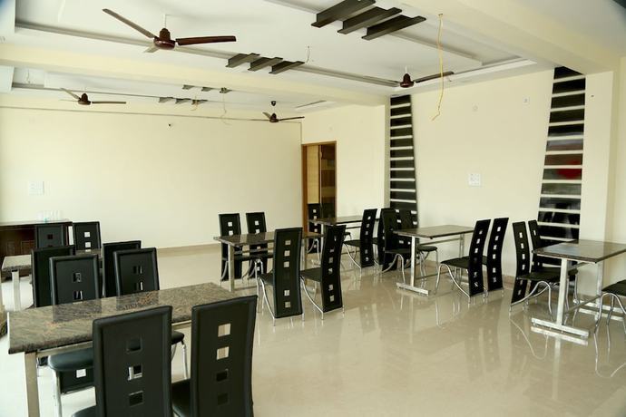 Imagen del bar/restaurante del Hotel Kss Inn. Foto 5