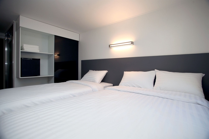 Imagen de la habitación del Hotel Kstar Metro. Foto 2