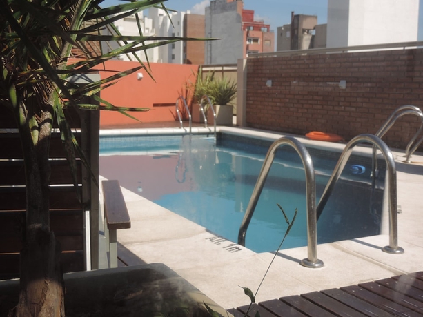 Imagen de la piscina del Hotel Kube Apartments Express. Foto 18