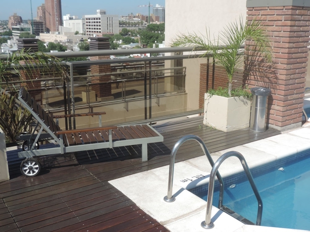 Imagen de la piscina del Hotel Kube Apartments Express. Foto 19