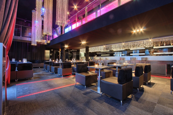 Imagen del bar/restaurante del Hotel Kube Hotel Paris. Foto 2