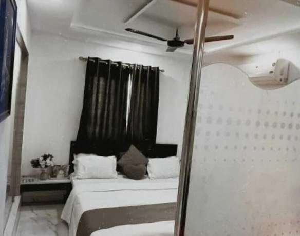 Imagen de la habitación del Hotel Kuber, Rajkot. Foto 6